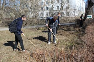 экологический субботник в сквере у памятника жертвам политических репрессий