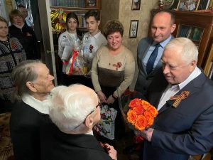 Волонтеры Победы поздравляют ветеранов ВОВ с Днем Победы