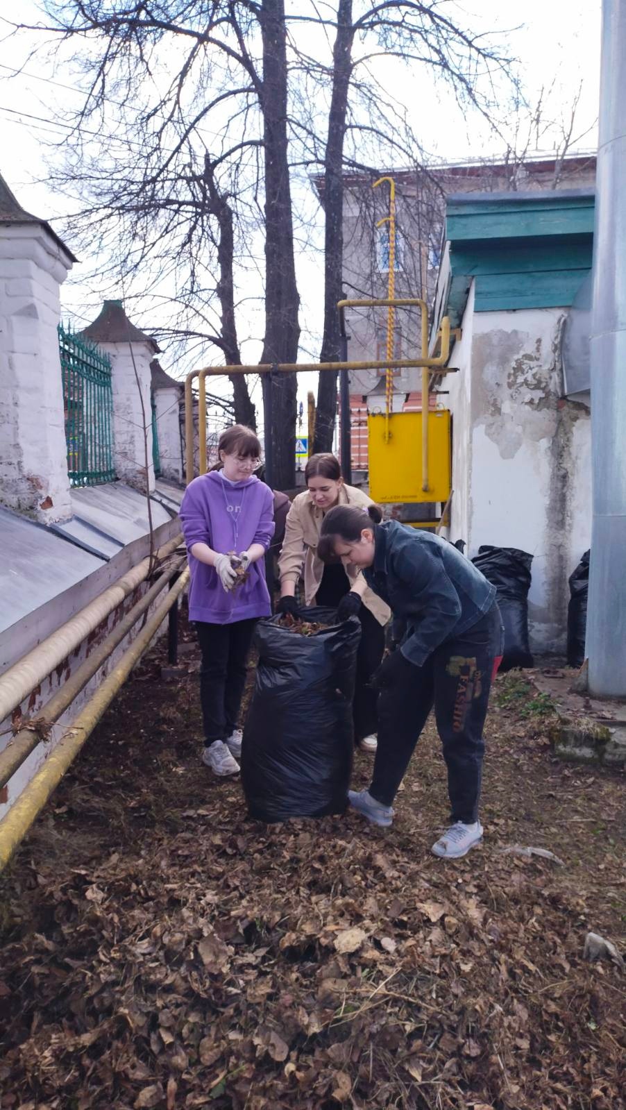 субботник в Троицко-Успенском соборе