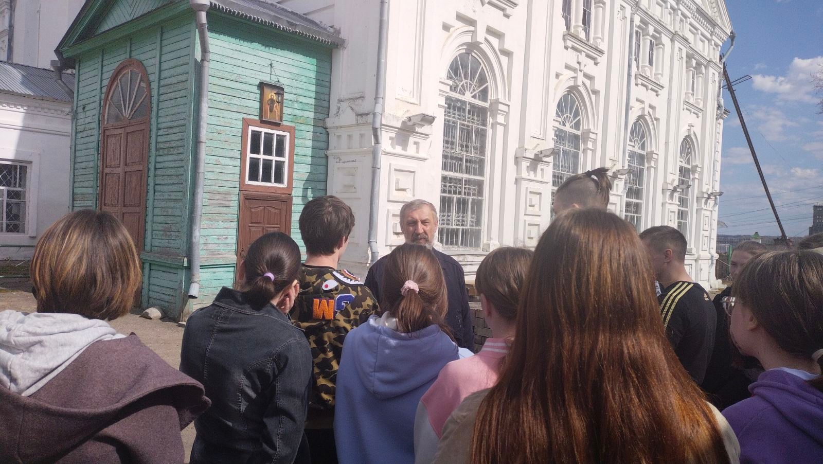 субботник в Троицко-Успенском соборе