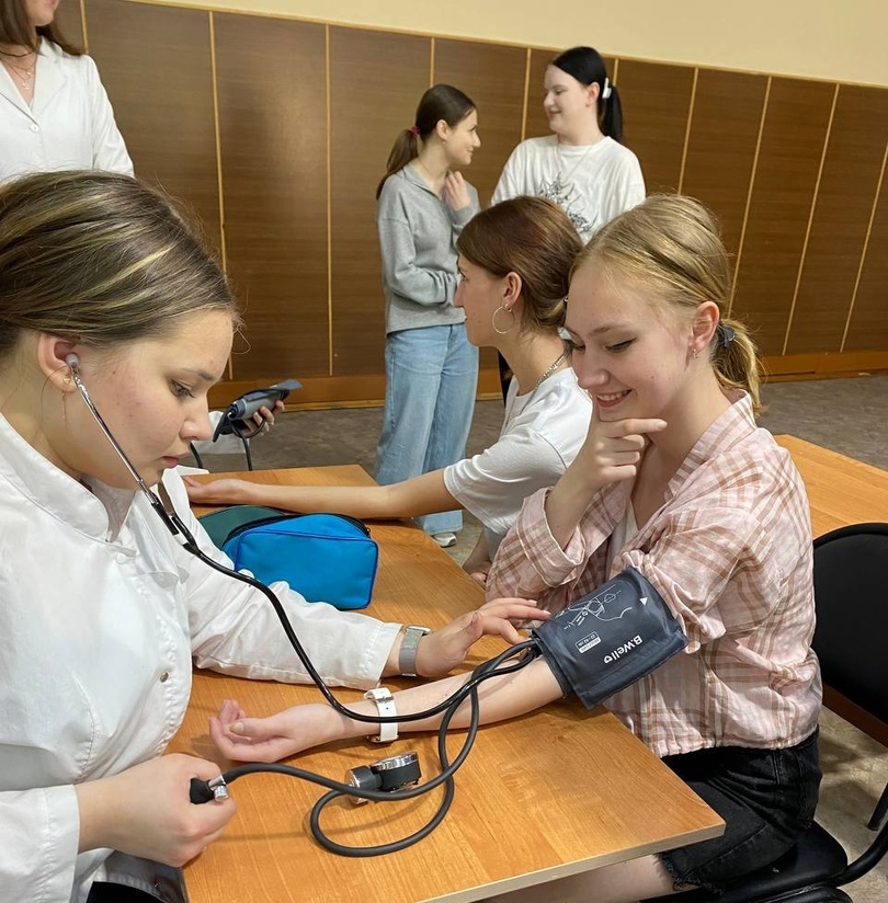 волонтеры-медики в колледже